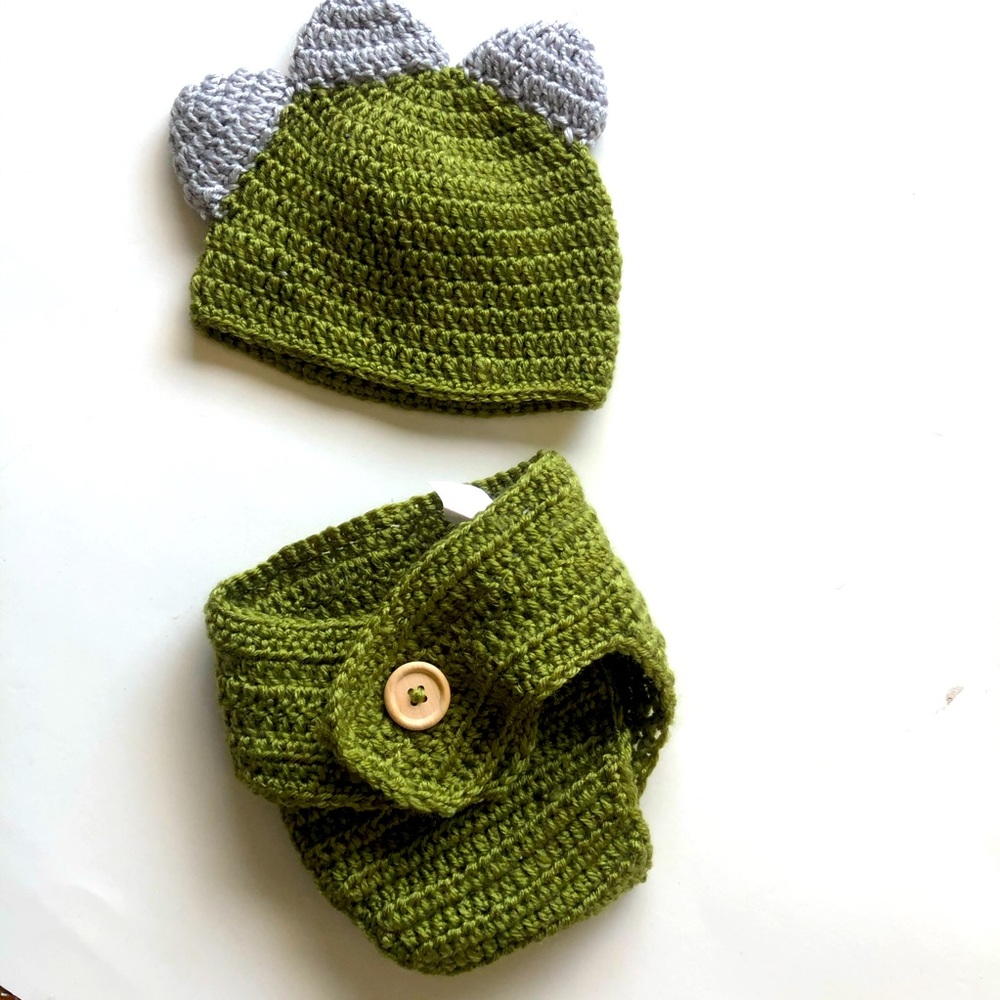 0-6 m green dinosaur knit set